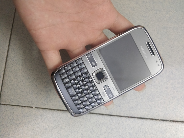 诺基亚e72手机。国行原装机