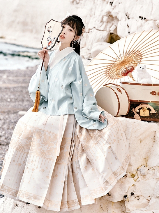 个人汉服出租喽十三余花鸟行吟