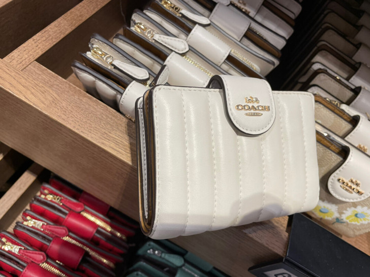 全新Coach蔻驰女士小羊皮钱包，皮质超柔...