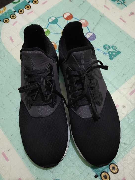 阿迪达斯正品正品，买回来老公就穿了一次，款...