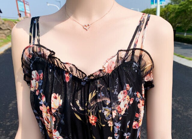 夏装2021新款碎花雪纺连衣裙法式吊带裙长...