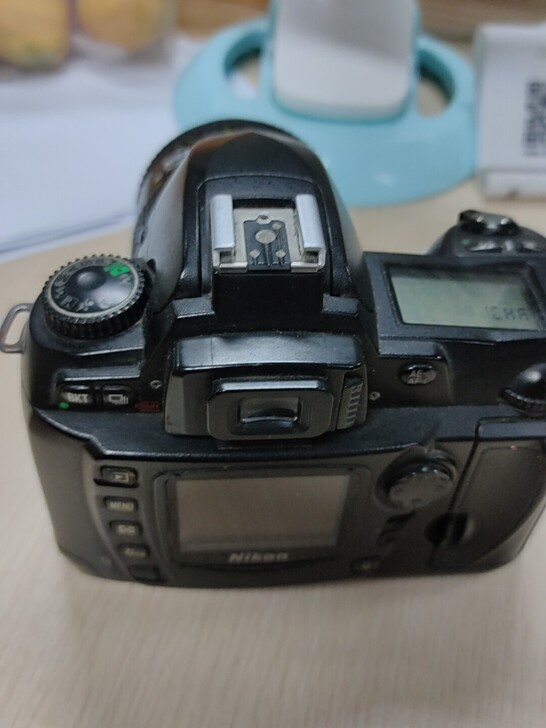 尼康d70老相机了，正常使用，仅机器，不带...