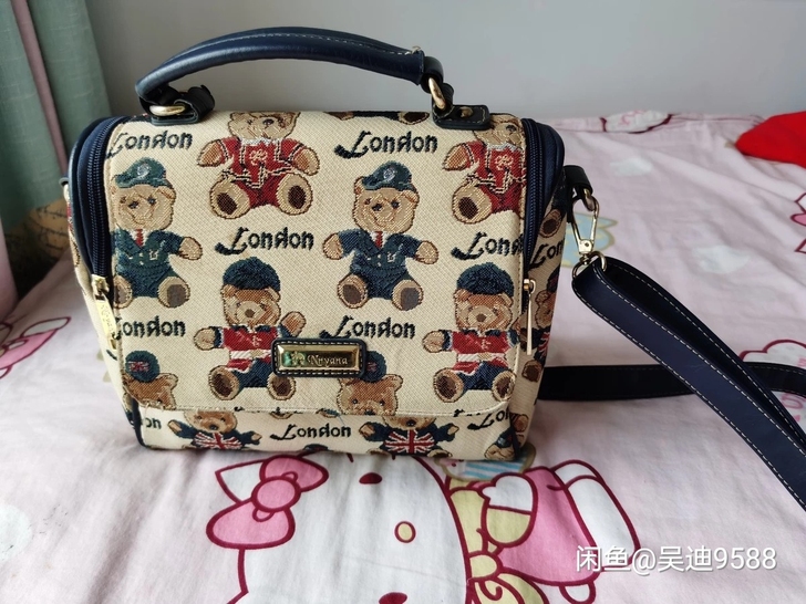 九成新 小熊图案单肩包 手提包非常喜欢，之...