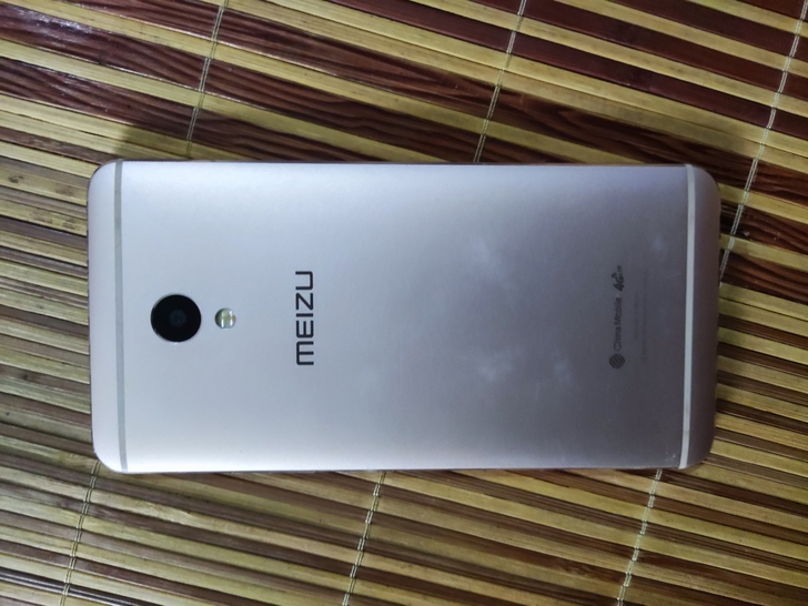 魅蓝e  3+32内存，正常使用