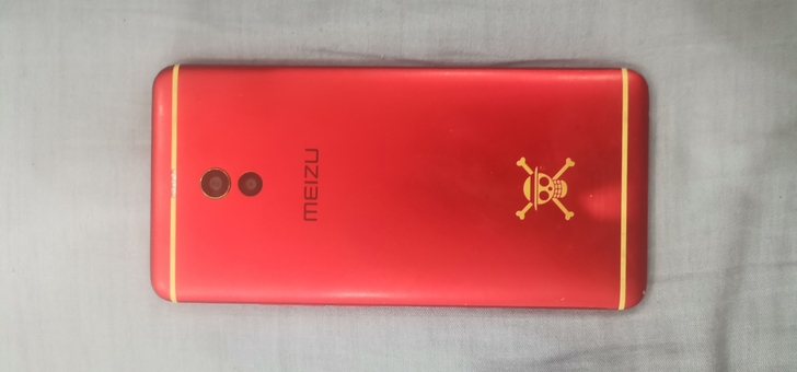 海贼王联名手机,可以开机,玩游戏可能有点卡...
