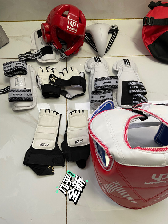 跆拳道打擂台护具一套，基本上全新原价500...