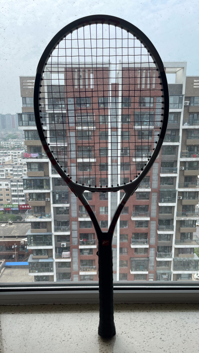 网球拍 由于工作调度不 能时常带它驰骋沙场...