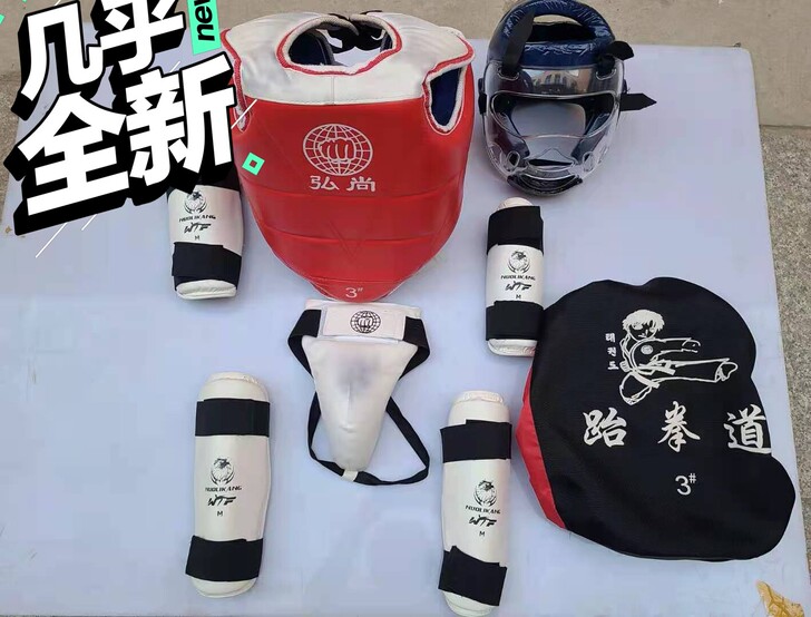 儿童跆拳道护具，全套送包95成新。