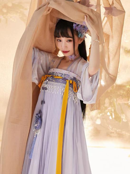 十三余春归紫色s码，穿一洗一，带香囊，正的！