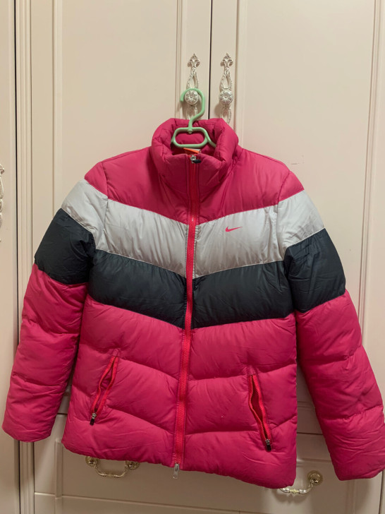 耐克专柜购入羽绒服,女165码,因生完孩子...