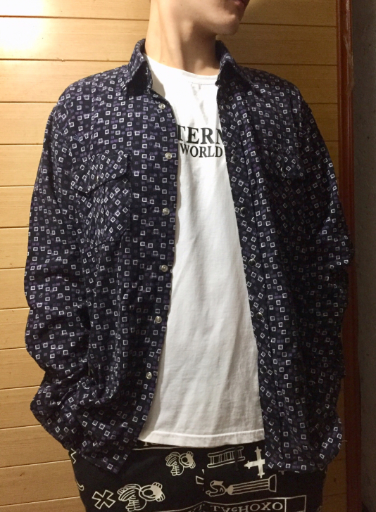 男士长袖衫。品牌店购买，大码。百分之百棉质...