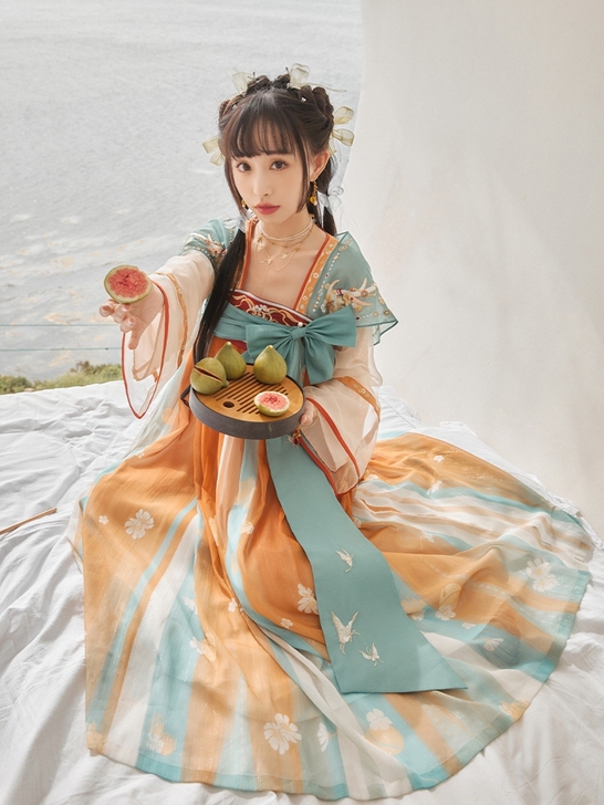 【十三余合集】正版汉服租赁 小豆蔻儿