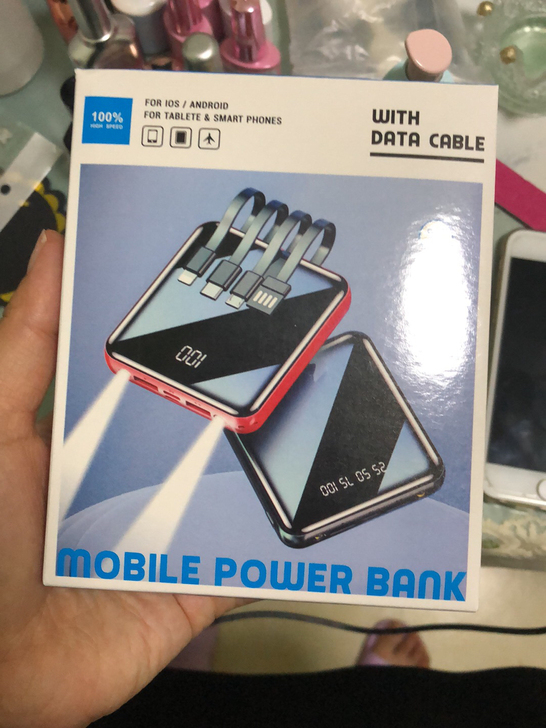 全新未拆封、有两个、一红一黑、20000毫安