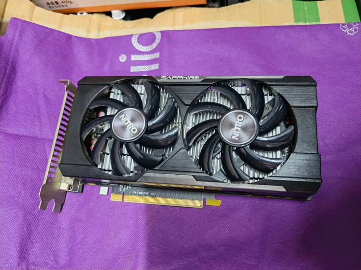 蓝宝石R7 350显卡 2GD5超白金游戏...