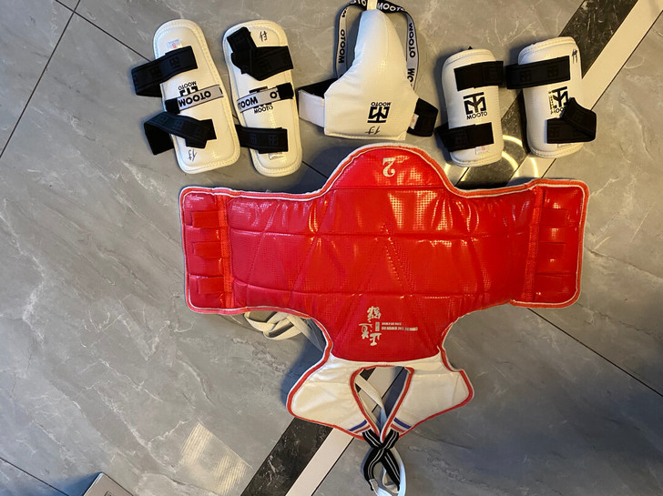 跆拳道护具，基本全新没用过，S码适合115...