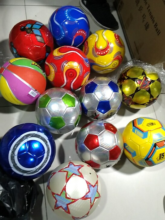 特价处理一批四号五号足球，全新，25.8元...
