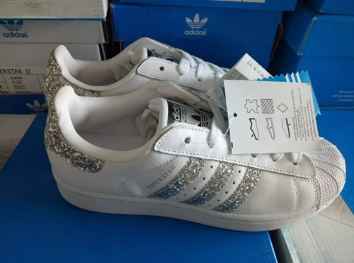 全新阿迪三叶草板鞋79一双包邮,两双减十元