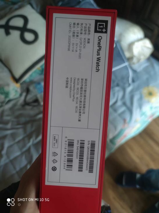 一加手表，买了有将近两个月了。外壳完好，屏...