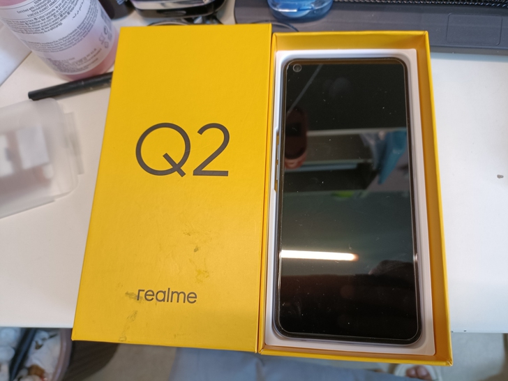 Realme q2 6+128G银色