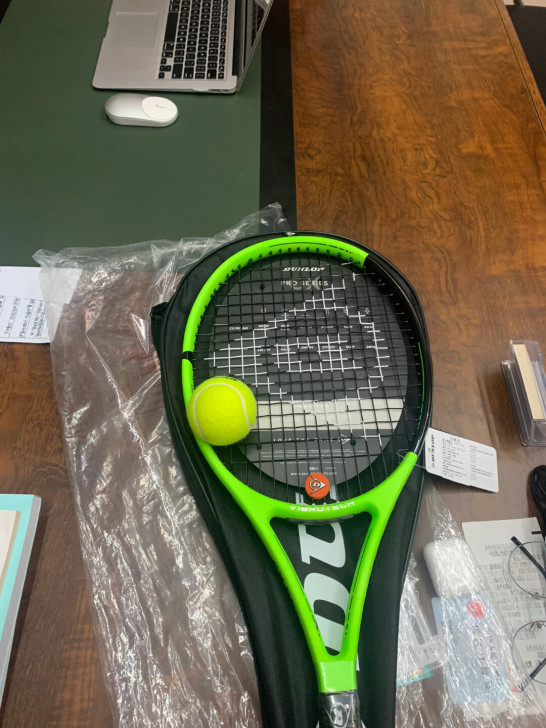 本人有一支登路普网球拍，大牌，转让，还有一...