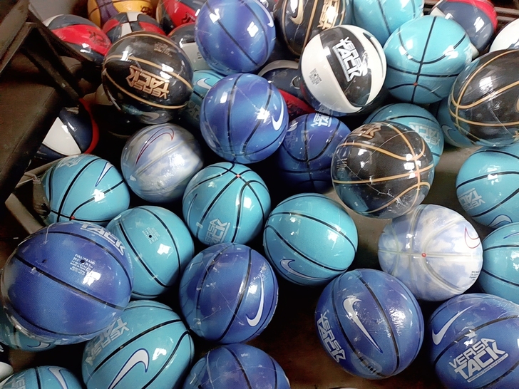 耐克全新塑封膜还在七号标准成人篮球欢迎喜欢...