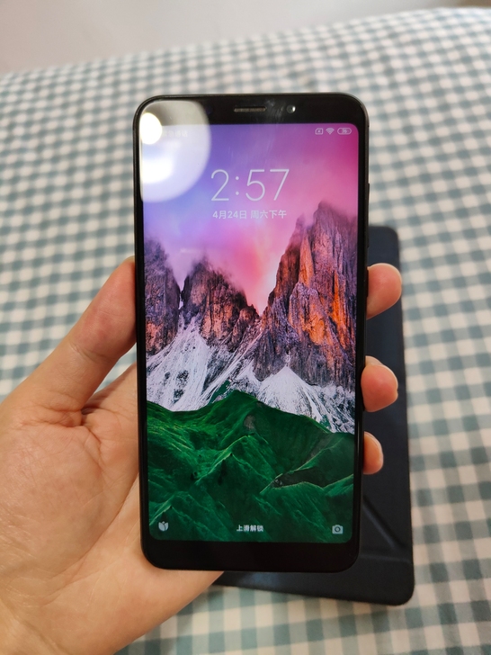 红米5plus，原装无拆无修，功能一切正常...