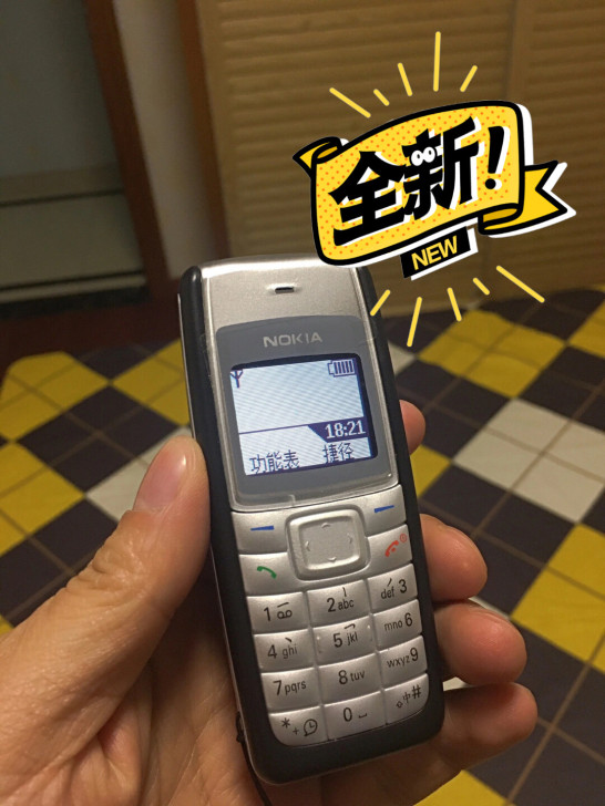 诺基亚1110手机老年机。