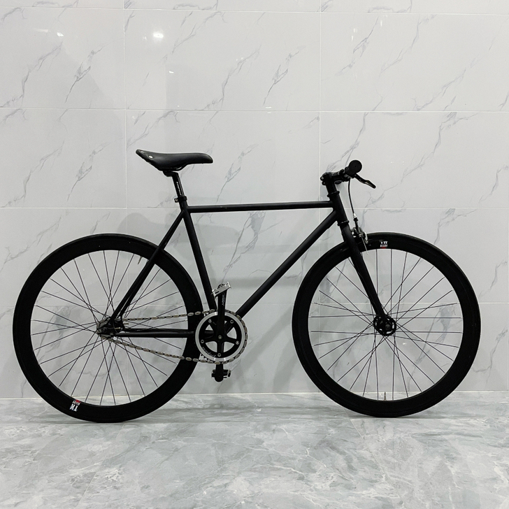 黑色死飞自行车