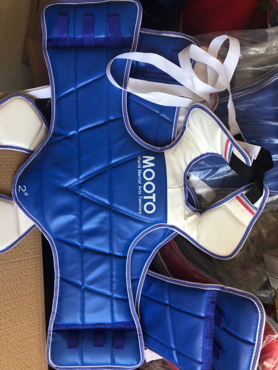 全新 跆拳道护胸 亲戚开道馆转让了