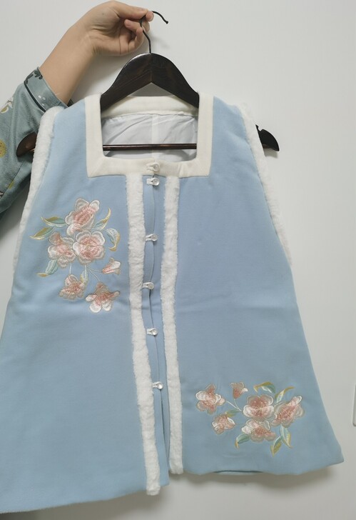 她说汉家衣裳 汉服 十三余 全新  全套