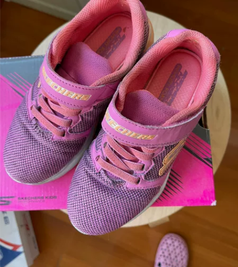 专柜购入的斯凯奇女童鞋,成色8-9成新,穿...