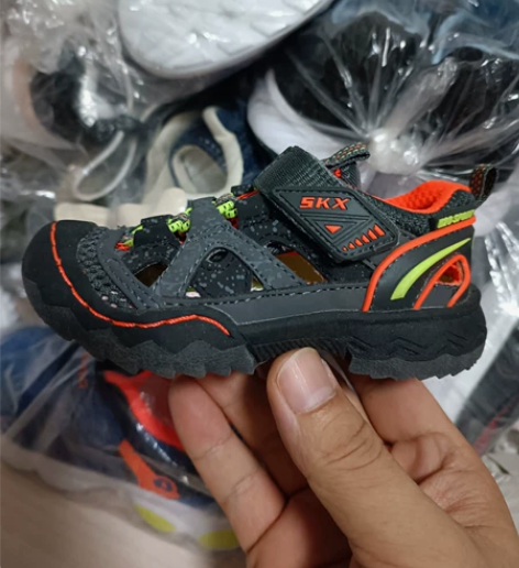 正品斯凯奇童鞋,全新,超轻,鞋底超级防滑,...