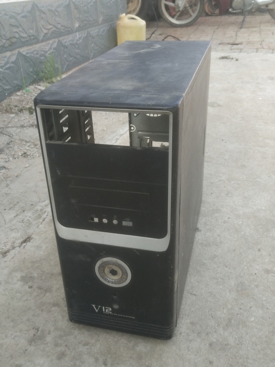 电脑机箱  缺一边挡板看图3  不影响使用...