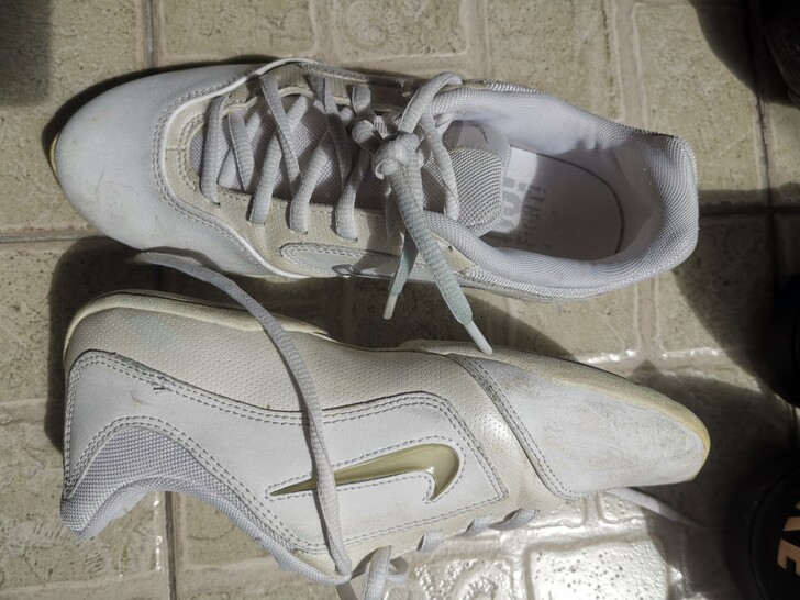 NIKE 女 跑鞋 白色 轻微穿痕迹 美国...