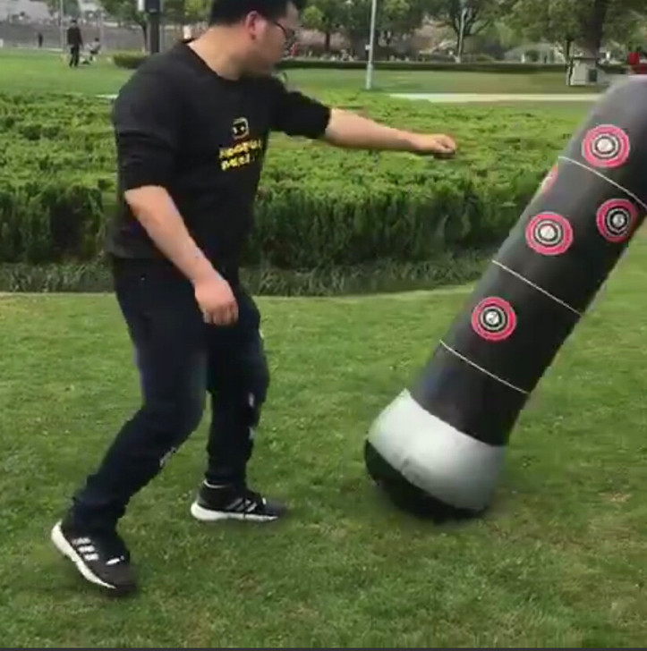 散打俱乐部库房处理一批拳击沙袋立式家用不倒...