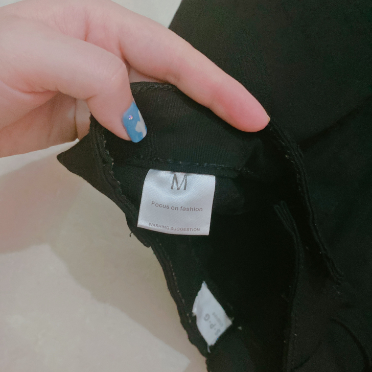 黑色小喇叭裤，弹力。M码。近全新。