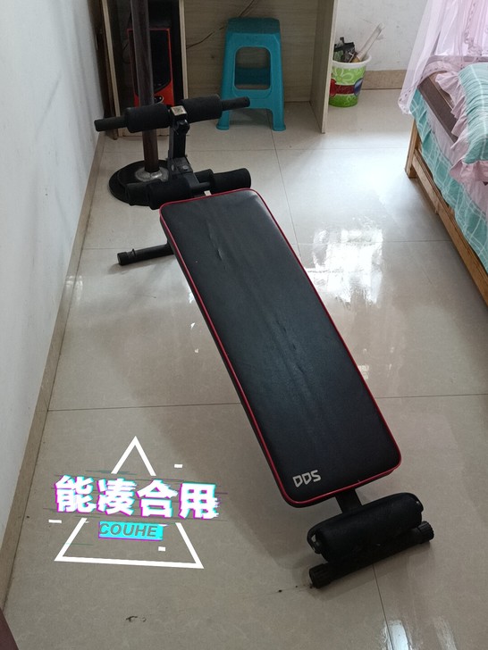 仰卧板，旧的，能正常使用，皮子轻微裂损，要...