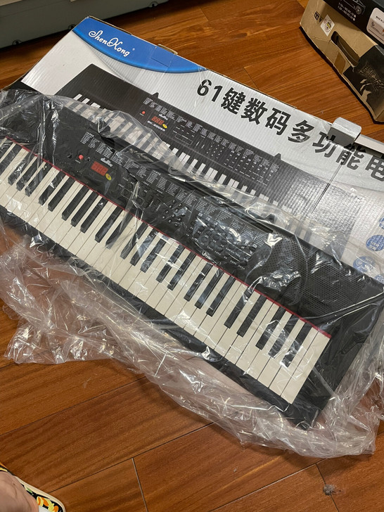 61键电子琴，买了没用过，原价近300元。...