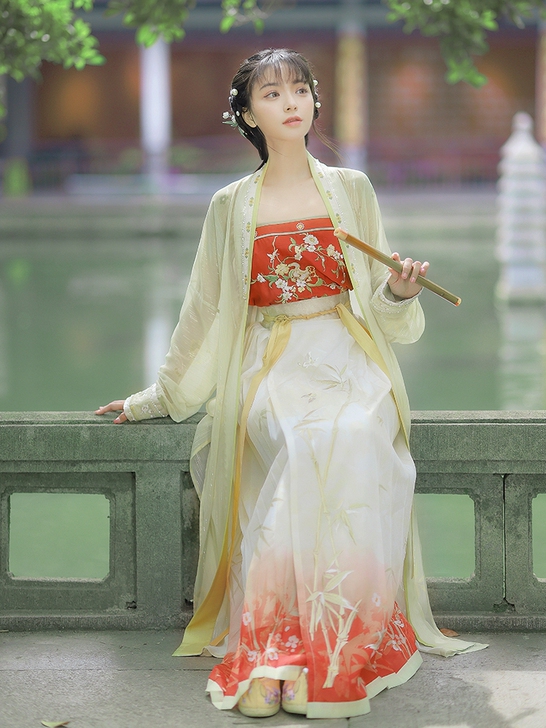 【十三余 小豆蔻儿】[金竹错] 绣花宋褙子...