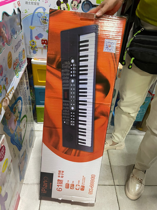电子琴 全新！功能全！ 原价158！61键...
