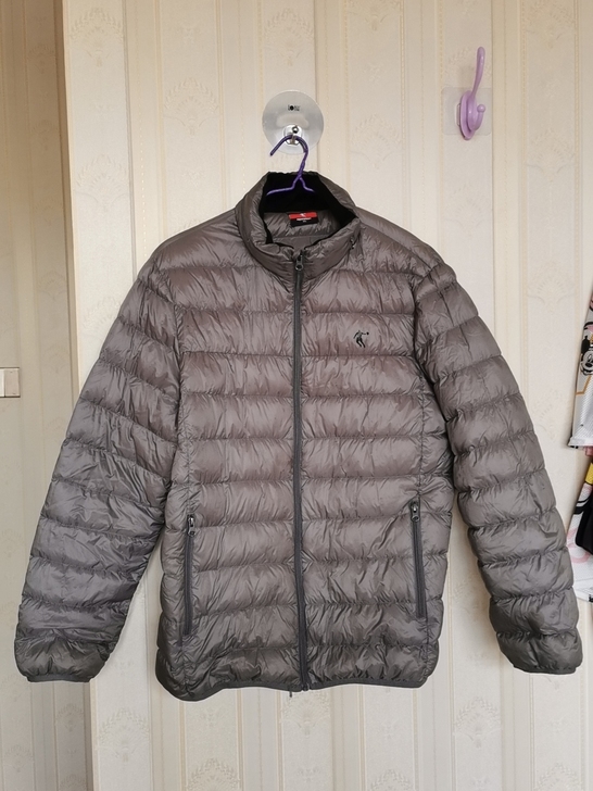 乔丹男士羽绒服，尺码3XL，有轻微穿着痕迹...