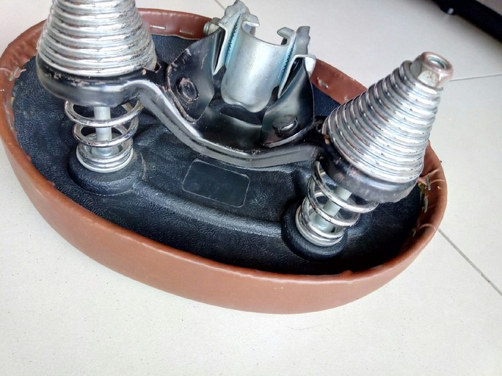 出德国原装宝馬山地車座垫。送一双簧新座垫，...