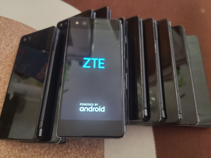 中兴天机z999折叠手机双屏手机游戏手机吃鸡