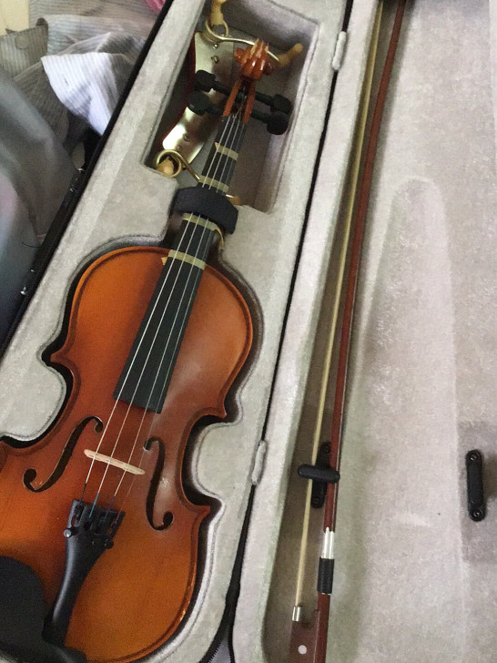 入手渠道是实品店，琴小了不用了，便宜卖