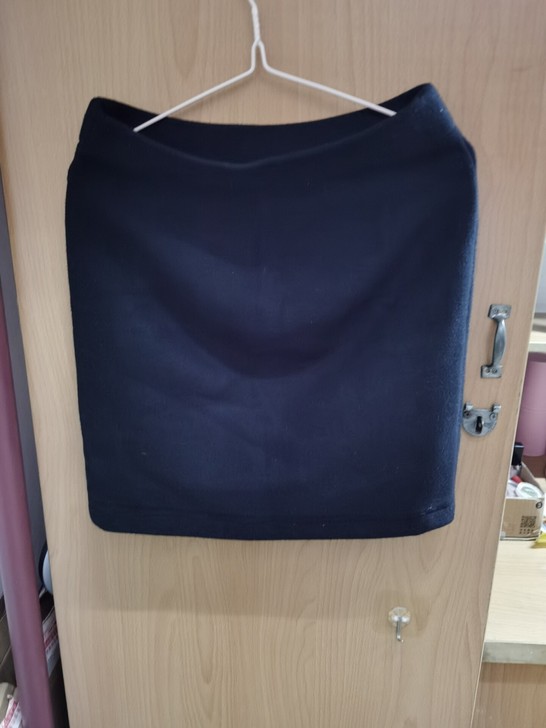 冬季百搭包臀短裙，有弹性。闲置了