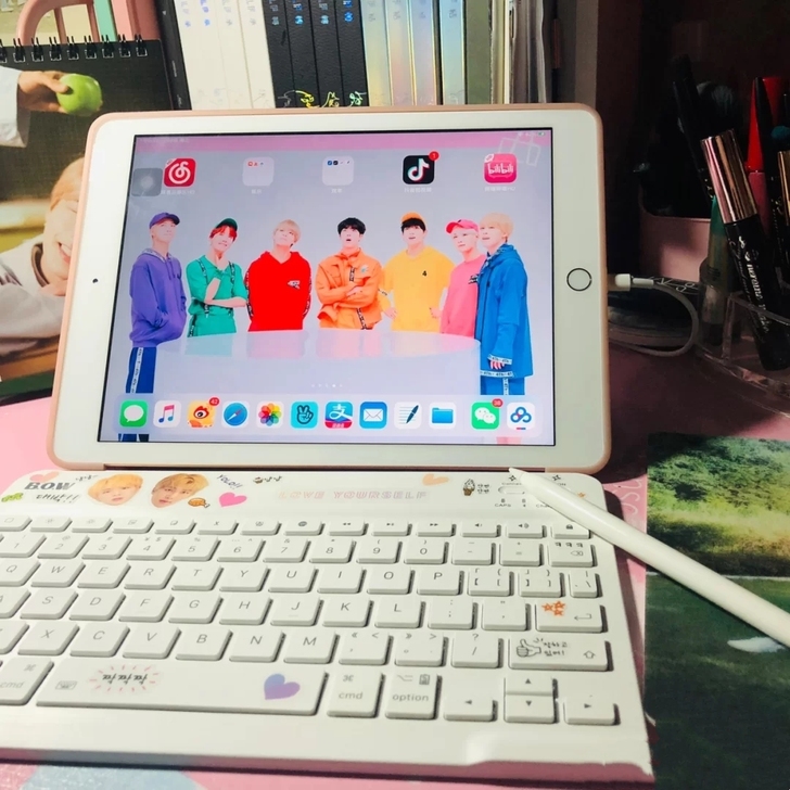 女生自用2018款iPad国行金色32g ...