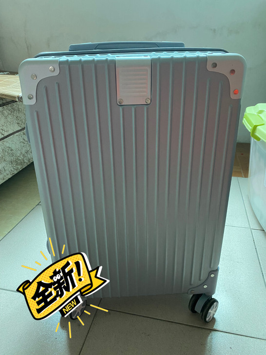 Playboy行李箱 全新朋友送的，一个黑...