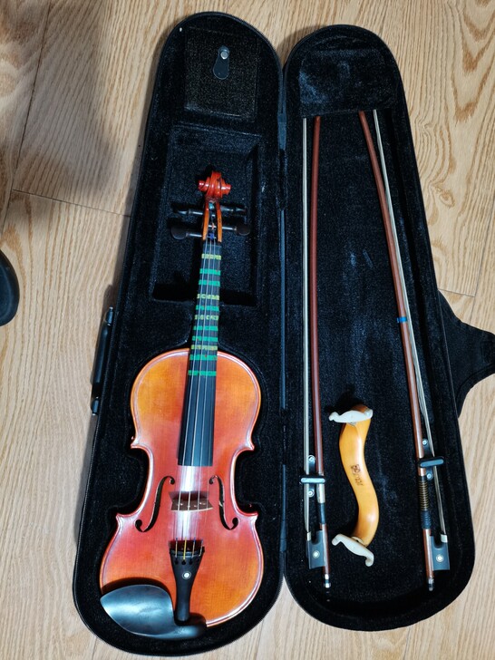 正品红棉二分之一小提琴，适合初学的小孩使用...