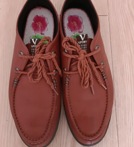 骆驼牌真皮皮鞋，从专卖店买的，没怎么穿 感...