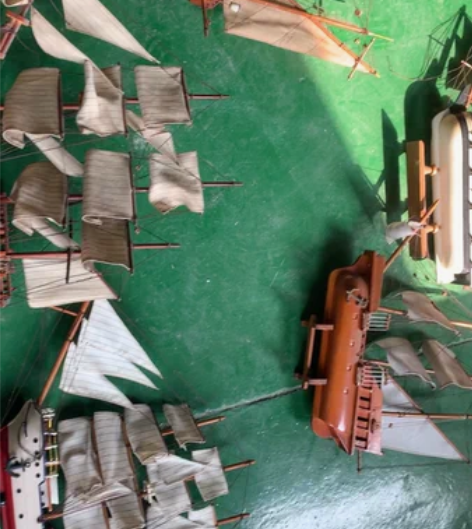 打包处理，木质帆船模型 尺寸大约在50-6...